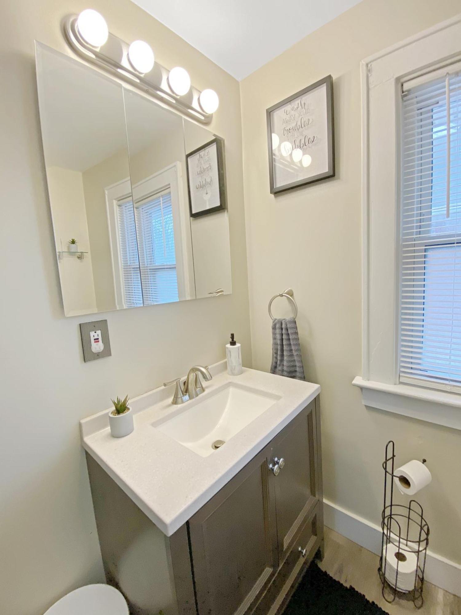 Lux 3Br, Steps From Airport, U Of R & Grocery Stores Ρότσεστερ Εξωτερικό φωτογραφία
